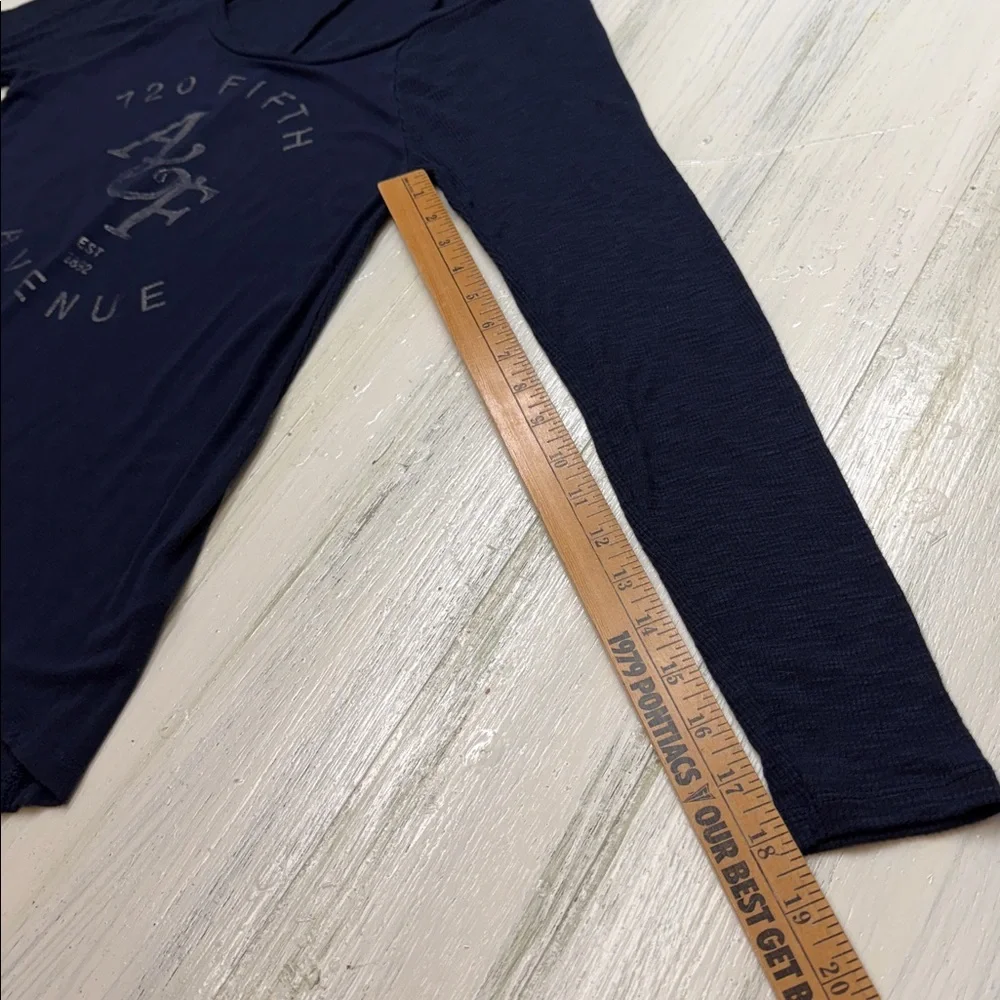 Abercrombie & Fitch Navy Blue Graphic High-Low Long Sleeve Top Sz XS - Picture 5 of 10
